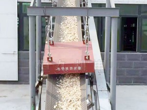 懸掛式永磁除鐵器使用現(xiàn)場(chǎng)